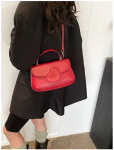 Elegante rote PU-Leder Umhängetasche mit schickem Herz-Überschlag und Henkel für Damen.