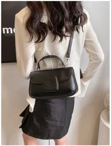 Elegante schwarze PU Leder Umhängetasche mit schickem Herzklappendetail für den Alltag.