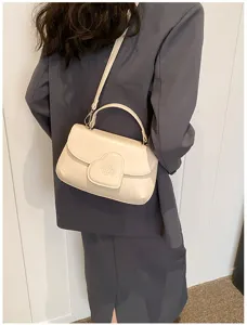 Schicke beigefarbene Umhängetasche für Damen, stilvolle PU-Leder-Handtasche mit Herz.