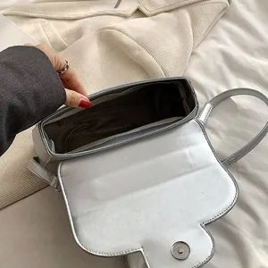 Modische PU Leder Umhaengetasche fuer Damen elegante Handtasche mit Klappe und Druckknopf