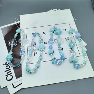 Blauwe kralen telefoonkoord hanger met schattige strik en sterren voor telefoonhoesje.