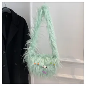Süße flauschige grüne Plüsch Umhängetasche mit lustigen Wackelaugen und verspieltem Haarspangen.