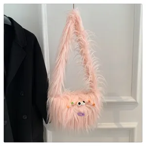 Rosa flauschige Umhängetasche, süße lange Plüsch Schultertasche für den täglichen Winter Look.