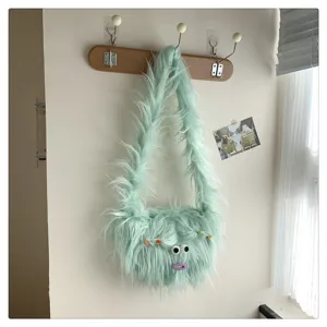 Mintgrüne flauschige Plüsch Monster Umhängetasche mit lustigen Augen, süße Plüschtasche.