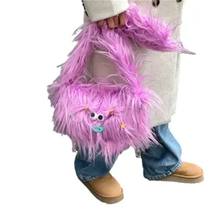 Flauschige lila Plüsch Umhängetasche mit Kulleraugen und kuscheligem Monster Design für Damen.