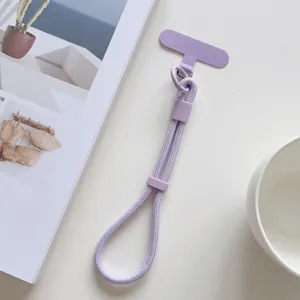 Corto cordón de muñeca morado para teléfono con parche, diseño estético para llaves o tazas.