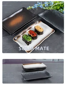 Gros plan détail de l'assiette à sushi en céramique rectangulaire avec bord ondulé et belle glaçure.