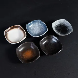 Japanische Keramik Schüsseln für Dips, unregelmäßige quadratische Sojasaucenschalen Set.
