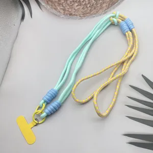 Verstellbarer Handy-Umhängegurt mit strapazierfähiger Lasche und geflochtenem Design.