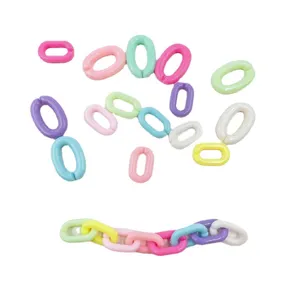 Liens de chaine en plastique acrylique colore en U pour accessoires de bijoux faits maison.