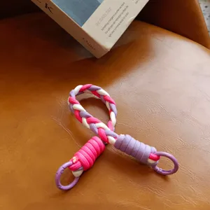 Kurze geflochtene Handykette farblich abgesetzter Schlüsselanhänger Handschlaufe Accessoire.
