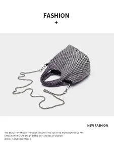Sac seau en strass étincelant avec chaîne, sac à main de luxe en cristal pour femmes.