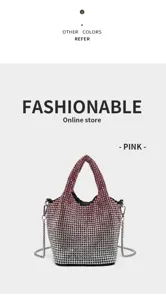 Magnifique sac seau en strass rose dégradé avec des cristaux brillants et chaîne élégante.