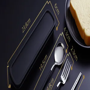 Vue détaillée de la boîte à couverts portable en acier inoxydable avec dimensions.