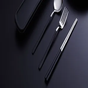 Ensemble de couverts portables en acier inoxydable avec cuillère fourchette baguettes étui.