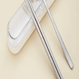 Titanium Stäbchen tragbares Geschirr Set Detailansicht für Outdoor Reisen und Camping.