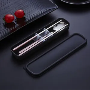 Ensemble de couverts portables en acier inoxydable avec baguettes cuillère et boîte.