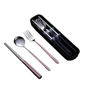 Set de couverts portables en acier inoxydable avec cuillère fourchette baguettes et étui.