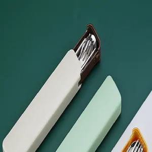 Set di posate portatile con custodia scorrevole in acciaio inossidabile per viaggi.