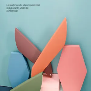 Ensemble de couverts de voyage portables avec étui de rangement coloré, durable et facile.