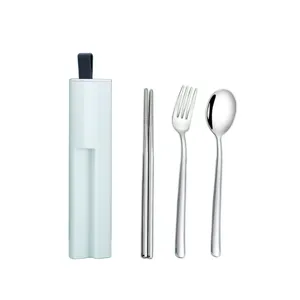 Tragbares 304 Edelstahl Besteckset mit Etui, Stäbchen, Gabel und Löffel für Outdoor-Camping.