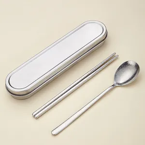 Tragbares Outdoor-Geschirrset aus reinem Titan mit Stäbchen Löffel und Metallbox