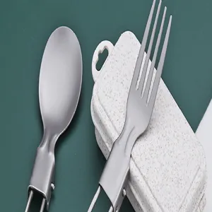 Tragbares Outdoor Camping klappbares Besteck Set mit Titan Löffel Gabel und Box.