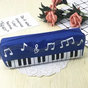 Estuche azul con teclas de piano y notas musicales, ideal para estudiantes y uso de oficina.