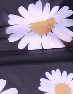 Schwarzes Chiffongewebe Detail mit weißem Gänseblümchen Blumenmuster für Strandkleid Rock