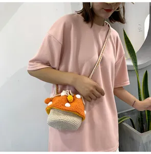 Sac bandoulière champignon au crochet fait main pour femme, sac seau tricoté mignon.