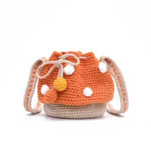 Sac seau champignon au crochet fait main, joli sac bandoulière tricoté orange femme.
