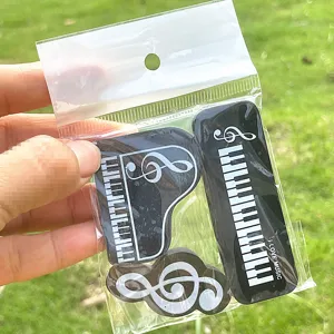 Set de borradores con forma de piano y clave de sol, regalo ideal para estudiantes.
