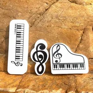 Set de gomas musicales con teclas de piano y notas para estudiantes y regalos escolares.