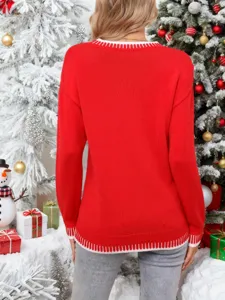 Maglione rosso a maniche lunghe girocollo con orlo a righe bianche, dettaglio.