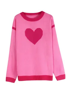 Maglione in maglia da donna rosa con grazioso motivo a cuore a contrasto e comodo scollo rotondo.