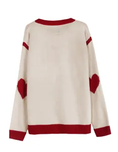 Vista dettagliata maglione lavorato a maglia girocollo cuore colore a contrasto top