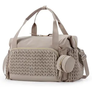 Multifunktionale gesteppte Wickeltasche mit großem Volumen für die Mutter unterwegs.