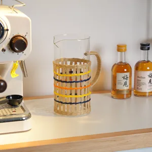 Handgemaakte geweven glazen beker met strohoes, antislip decoratieve drinkfles voor thuis.