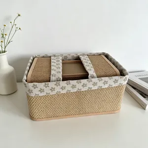 Cesta de almacenamiento tejida a mano con forro floral para la organización del hogar.