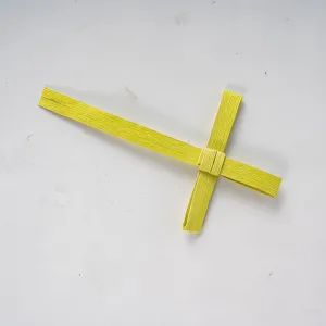 Adorno de cruz amarilla tejida a mano decoración de pared de iglesia de festival