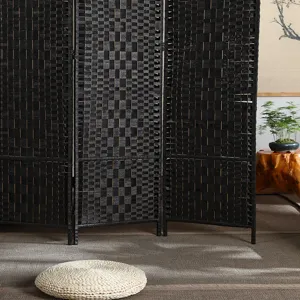 Primo piano del divisorio intrecciato nero, paravento pieghevole per arredamento.