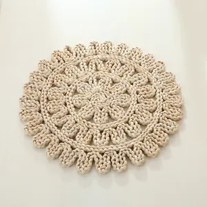 Handmade natural corn husk braided placemat pastoral style heat resistant table mat.