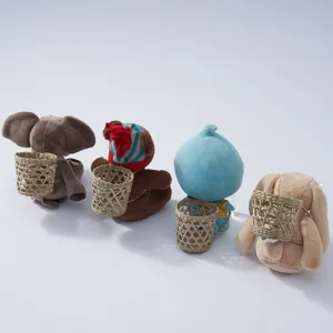 Handgemachte natürliche Strohgewebe Mini Rucksack Korb für kreative Dekoration.