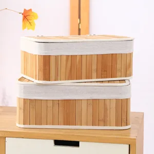Boite de rangement en bambou faite main avec couvercle et bord en tissu pour organisation.