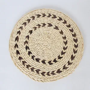 Round corn husk woven cushion natural straw mat for home bay window floor decor.