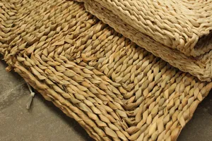 Natural corn leaf woven floor mat, handcrafted textured tea table carpet for living room.