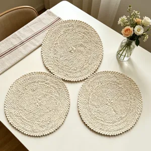 Close-up detail of natural straw braided placemat, heat-resistant table mat, cozy home decor.