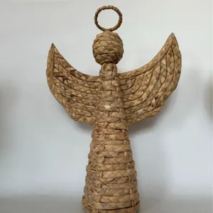 Handgemachte Stroh geflochtene Engel Figur Tischdekoration, rustikales Pflanzen Handwerk Ornament.