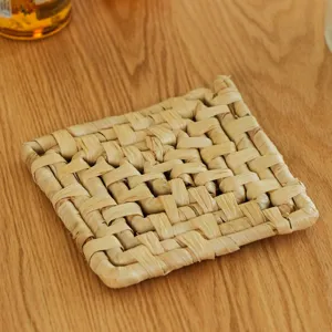 Handwoven Corn Husk Place Mat Square Heat Insulation Non Slip Table Mat Minimalist Japanese Style Kitchen Dining Table Decor