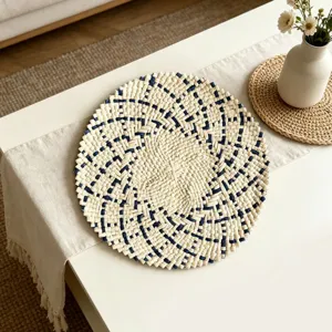 Handwoven straw placemat eco-friendly round heat resistant table mat for kitchen home decor
